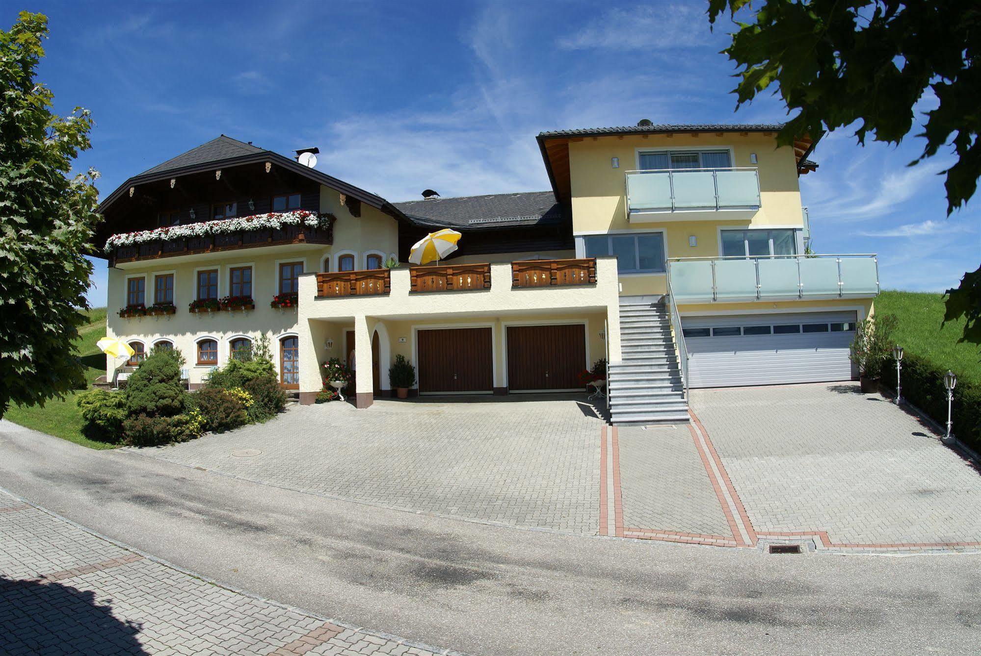 Gaestehaus Stabauer Mondsee Exteriör bild