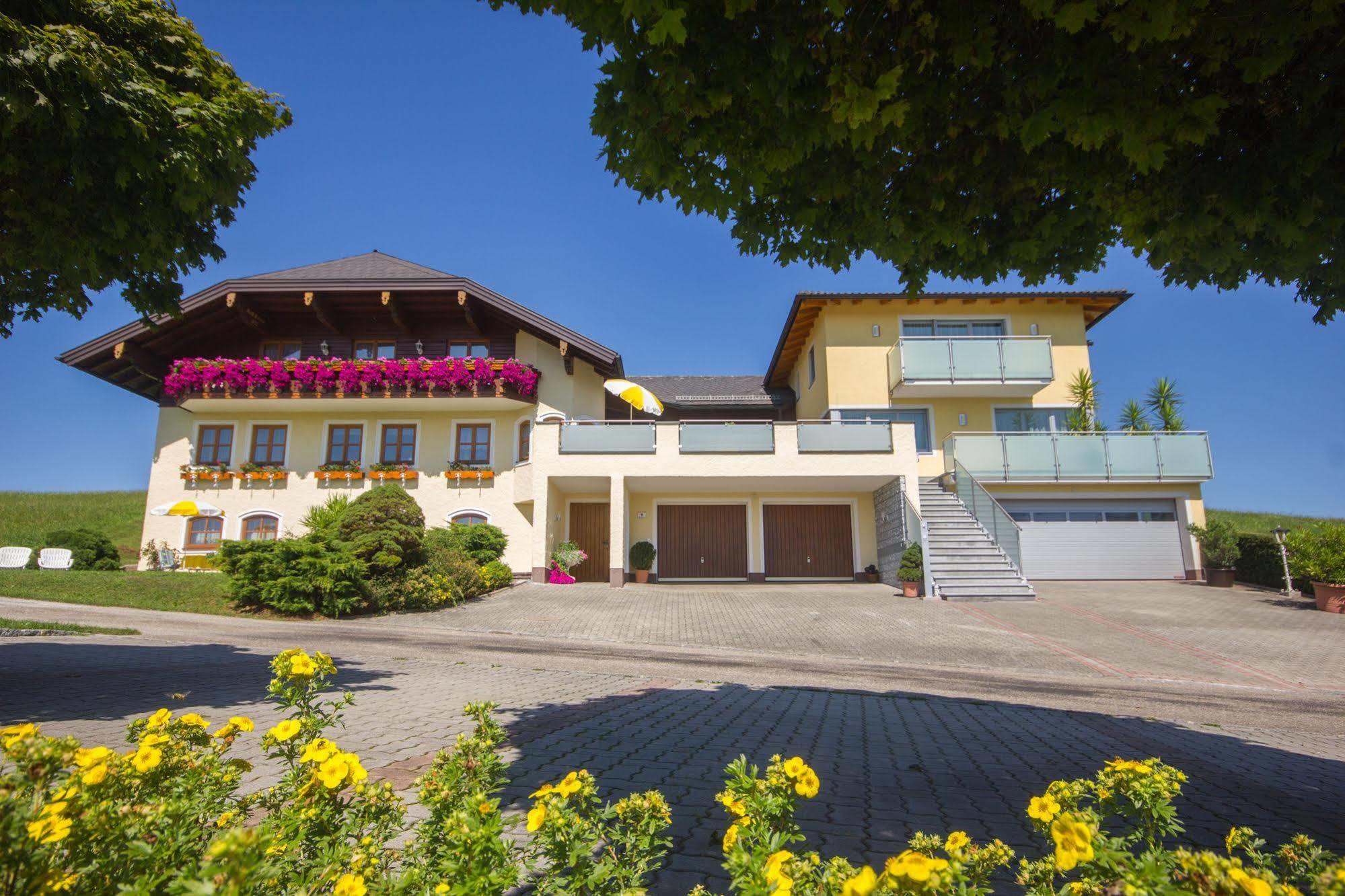Gaestehaus Stabauer Mondsee Exteriör bild