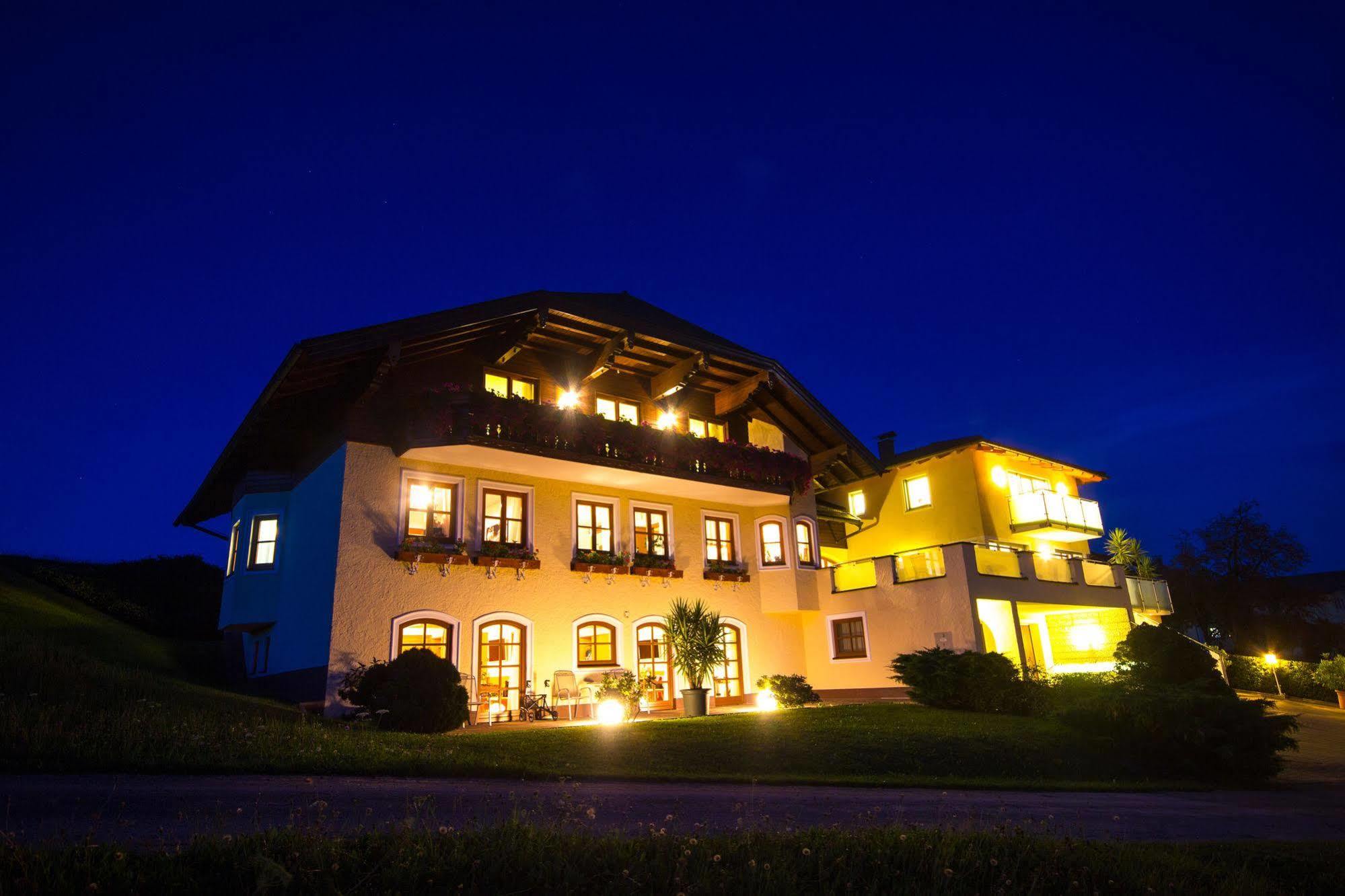 Gaestehaus Stabauer Mondsee Exteriör bild